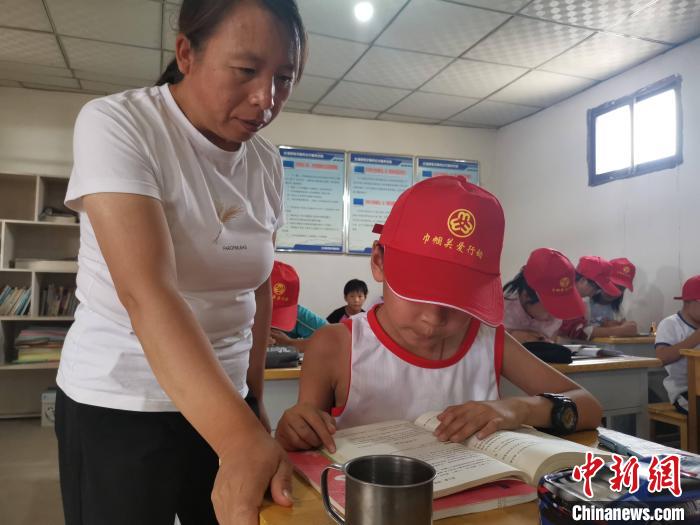 甘肅鄉(xiāng)村巾幗標(biāo)兵干一行愛一行：教書、建勞務(wù)施工隊(duì)成“大拿”