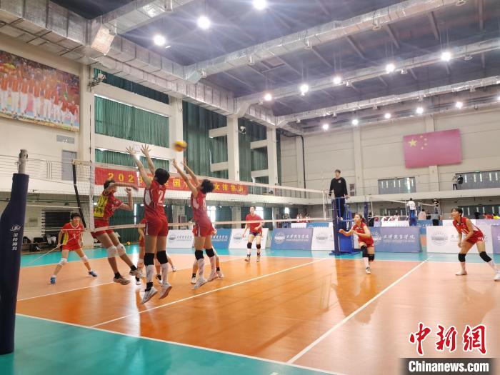 圖為全國青少年女排在天津進行集訓?！√旖蝮w育學院供圖