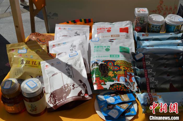 推介活動上的農(nóng)特產(chǎn)品展示。　朱凌捷 攝