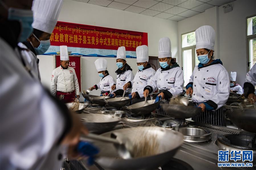 （新華全媒頭條·走向我們的小康生活·圖文互動）（2）扎西德勒，我們的新家園——西藏易地扶貧搬遷搬出幸福美好新生活