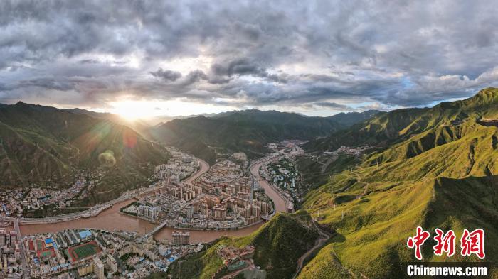 西藏昌都市3.84萬(wàn)戶、19.46萬(wàn)貧困人口全部脫貧