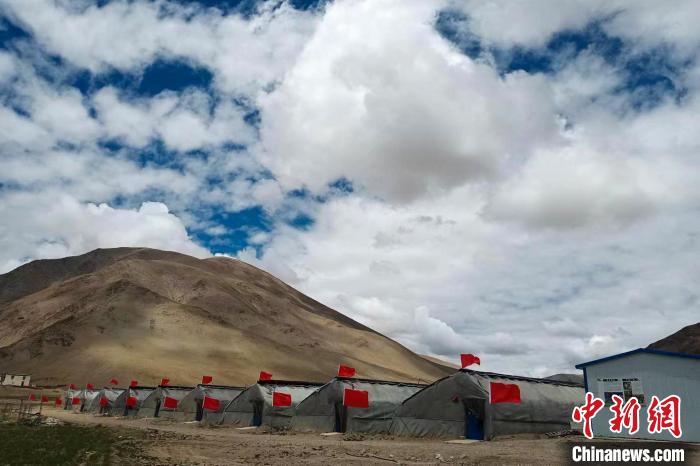 圖為西藏康馬縣的高原溫室大棚?！⒔ㄜ?攝