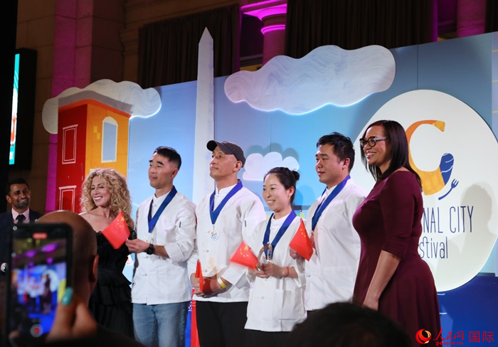 中國駐美國大使館的4名廚師榮獲專業(yè)評審亞軍。人民網(wǎng)記者 李志偉攝