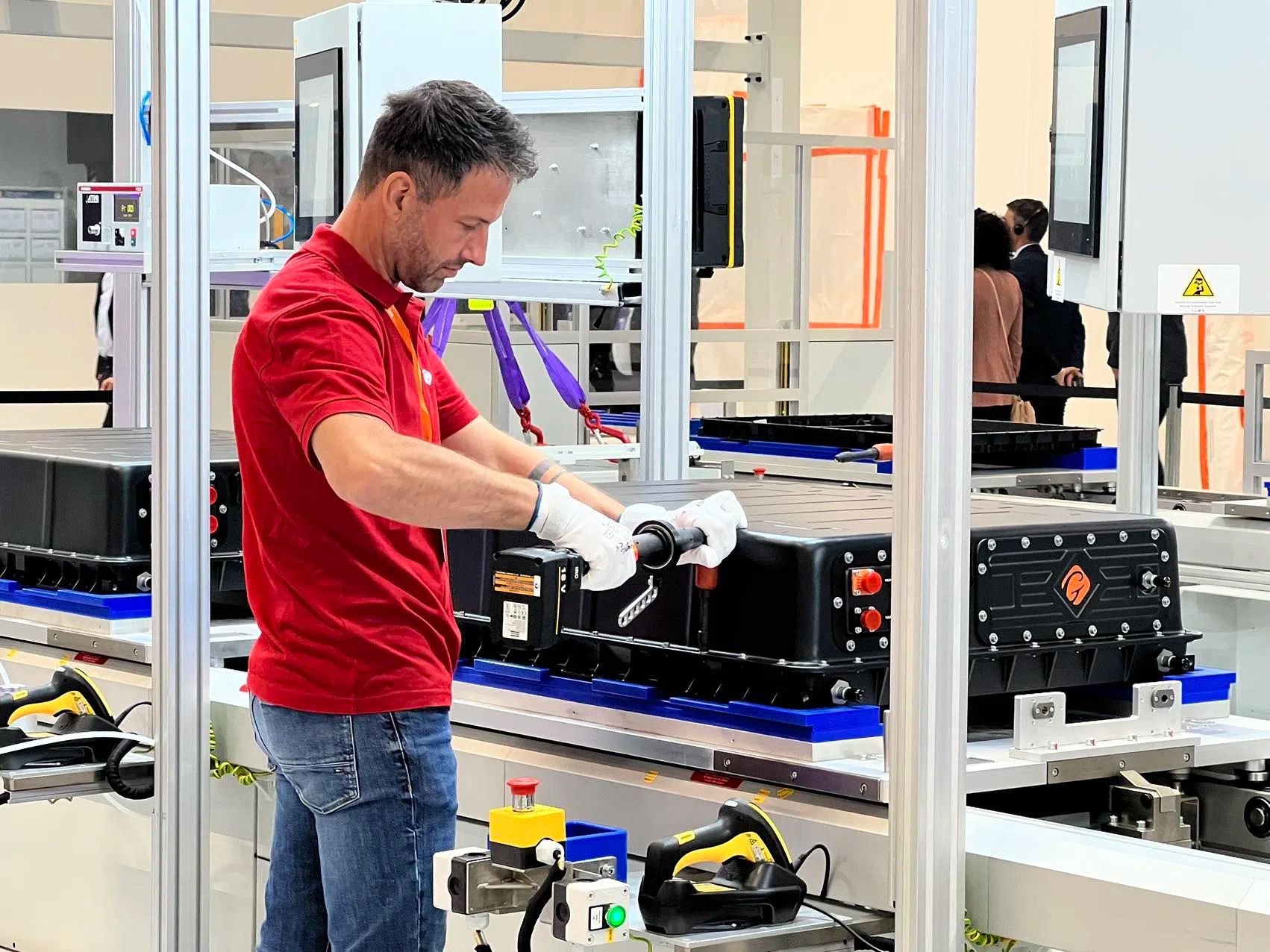 2023年9月國軒高科哥廷根工廠首款電池產(chǎn)品線投產(chǎn)。人民網(wǎng)記者 李強攝