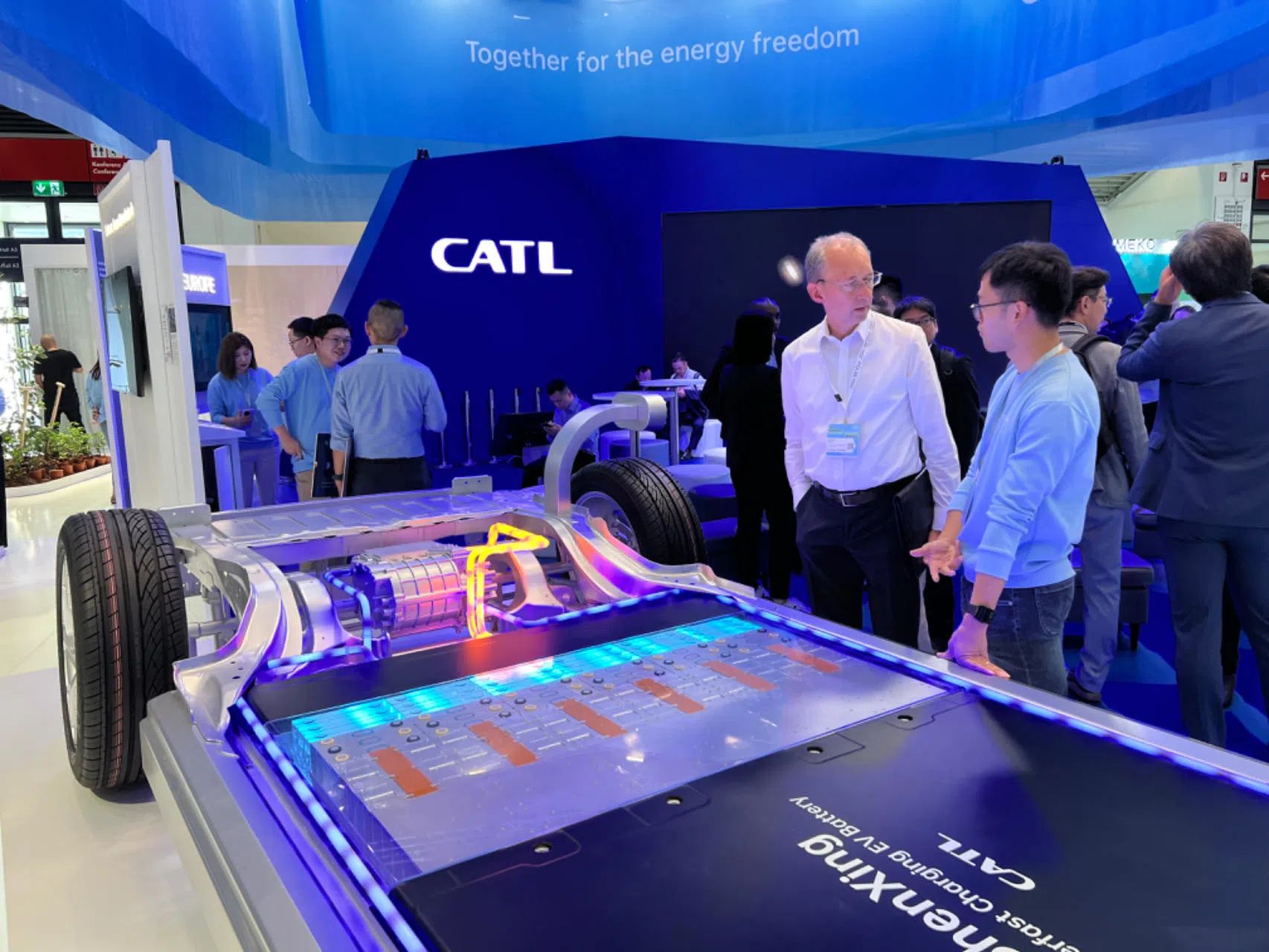寧德時代在德國國際汽車及智慧出行博覽會的展臺。人民網(wǎng)記者 李強攝