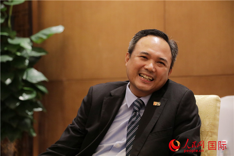 馬來(lái)西亞駐南寧總領(lǐng)事館總領(lǐng)事阿哈默·法蒂爾·伊斯邁爾在2024中國(guó)-東盟教育交流周期間接受人民網(wǎng)專訪。人民網(wǎng) 王婧攝