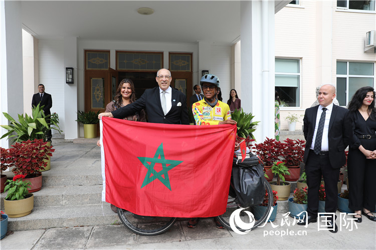 9月6日，摩洛哥駐華大使阿卜杜勒卡迪爾·安薩里在大使官邸舉行儀式，歡迎并招待卡里姆·穆斯塔。人民網(wǎng)記者 王晶攝