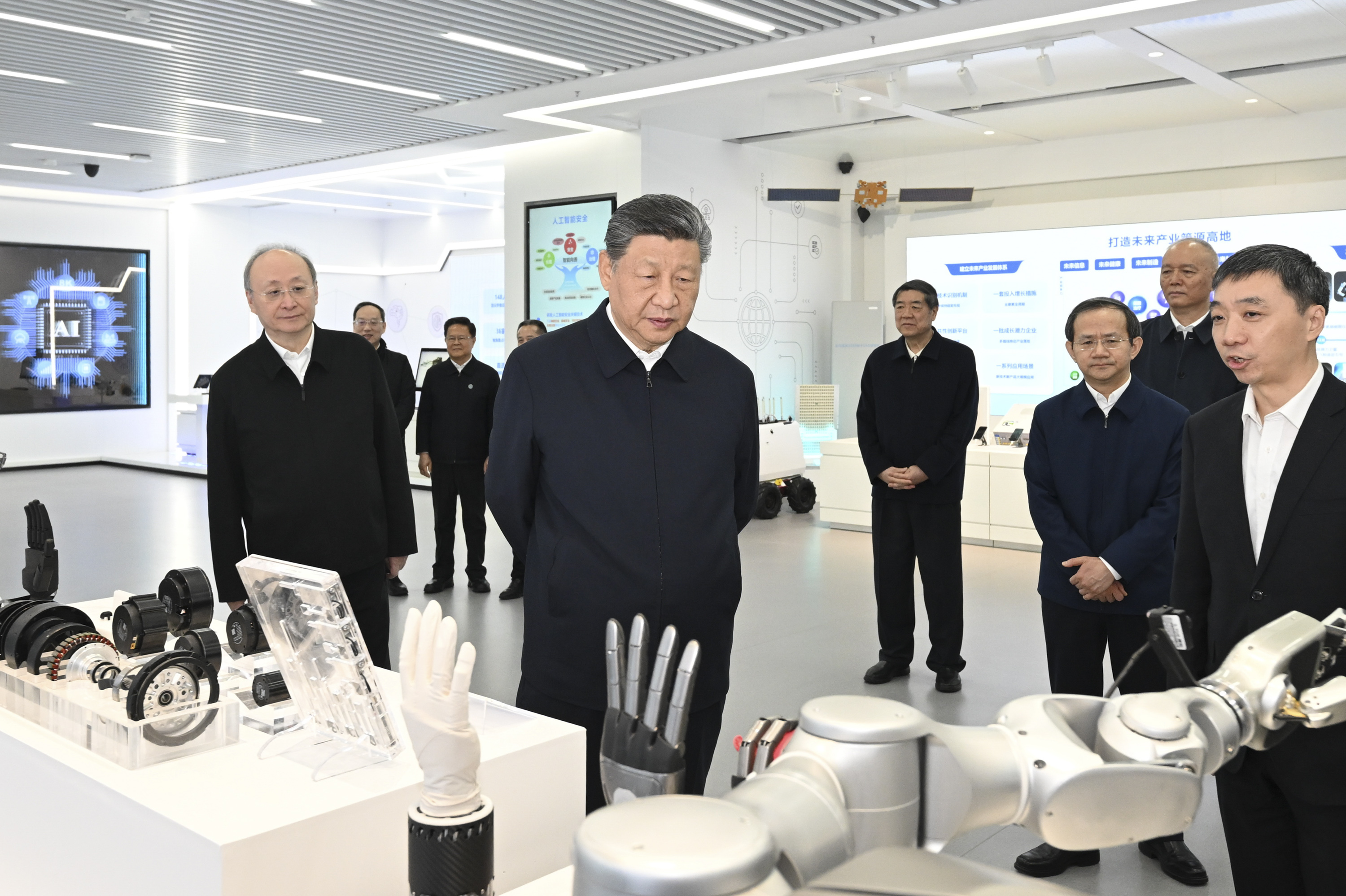 △ 2026年2月9日，習(xí)近平總書記在位于北京亦莊的國家信創(chuàng)園考察。