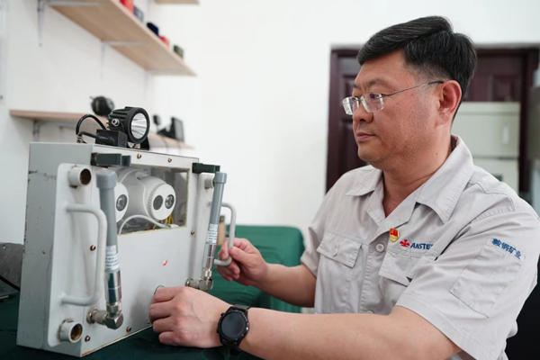 工作中的馬連成。受訪者供圖