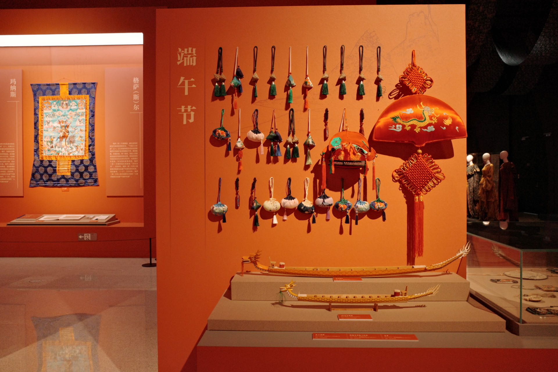 “氣象萬(wàn)千——中國(guó)非遺保護(hù)實(shí)踐主題展”展示了端午節(jié)主題的非遺。人民網(wǎng)記者 劉微攝