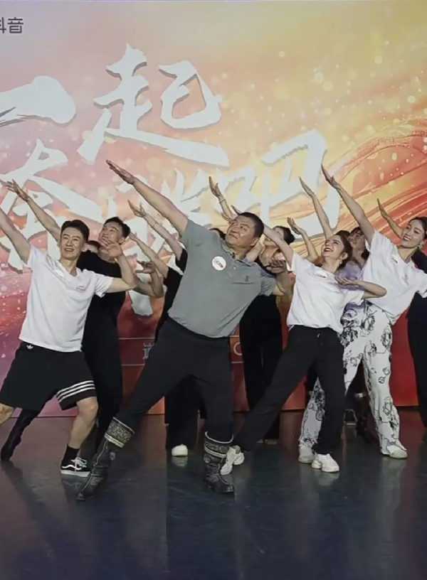 講好中華民族共同體故事，讓網(wǎng)絡(luò)“連心”更“聚心”