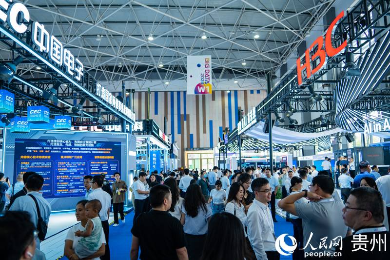 3、2024數(shù)博會共吸引400余家展商參展。人民網(wǎng) 陽茜攝.jpg