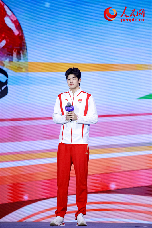 潘展樂分享自己的成長經(jīng)歷。人民網(wǎng)記者 于凱攝