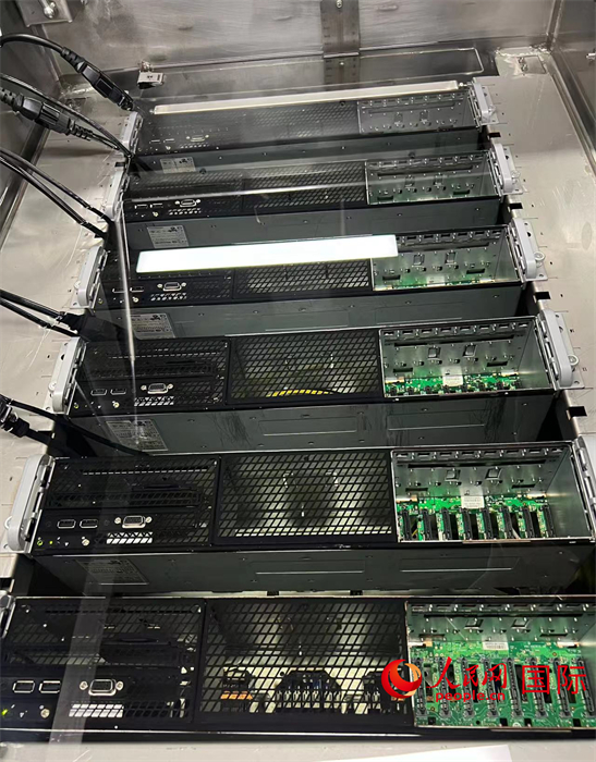 液冷服務(wù)器。人民網(wǎng)記者曾書柔攝