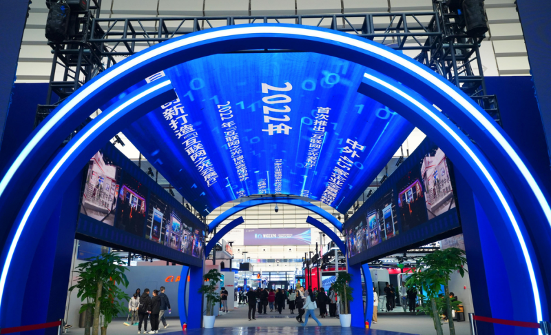 【烏鎮(zhèn)觀潮】加速智慧互聯(lián)，從“枕水烏鎮(zhèn)”駛向“數(shù)字藍?！? oldsrc=