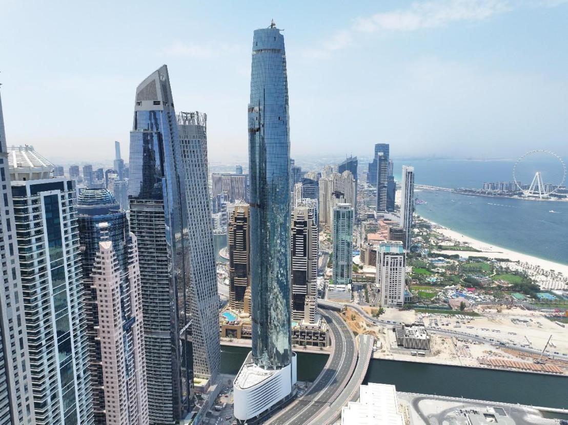 圖中最高建筑即為迪拜藍(lán)天酒店。中鐵十八局供圖