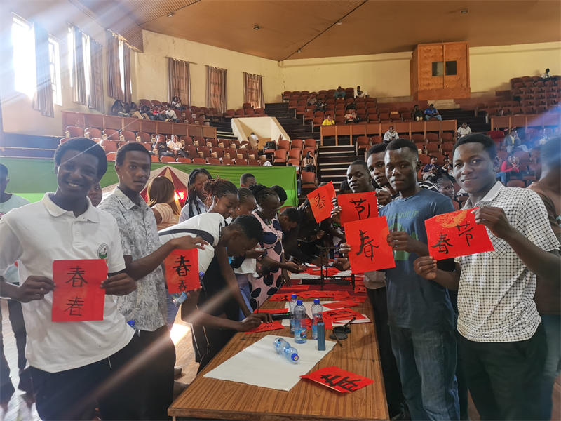 卡巴拉克大學(xué)春節(jié)體驗(yàn)活動(dòng)。埃格頓大學(xué)孔子學(xué)院供圖