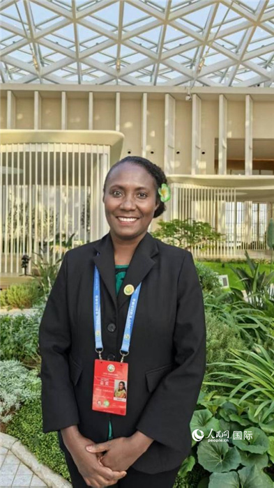 所羅門(mén)群島婦女、青年、兒童與家庭事務(wù)部新聞發(fā)言人尼祿·凡科莎接受人民網(wǎng)采訪。 人民網(wǎng) 吳詩(shī)敏攝