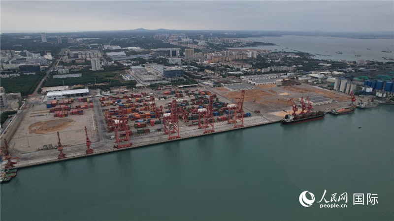 海南省儋州市洋浦國(guó)際集裝箱碼頭俯瞰圖。人民網(wǎng)記者孟凡盛攝