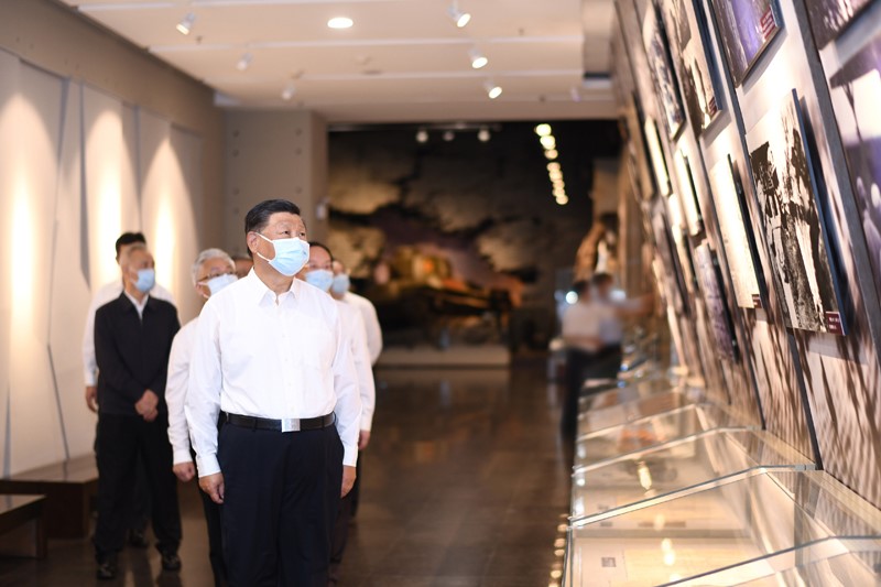 2022年8月16日至17日，中共中央總書記、國家主席、中央軍委主席習近平在遼寧考察。這是16日下午，習近平在錦州市考察遼沈戰(zhàn)役紀念館。 新華社記者 燕雁 攝