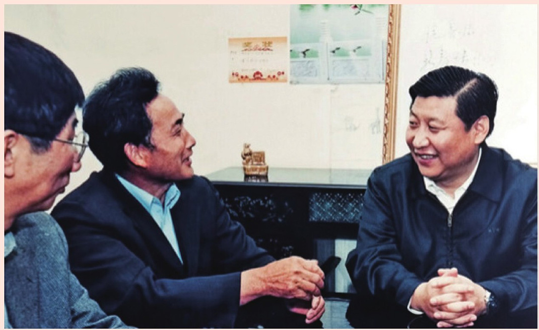 2003年4月24日，時(shí)任浙江省委書記習(xí)近平在浙江下姜村調(diào)研。