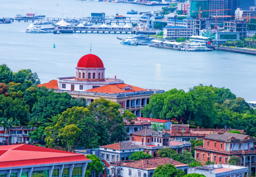 鼓浪嶼素有“萬國建筑博物館”的美譽，八卦樓作為全國重點文物保護單位，是鼓浪嶼世界文化遺產(chǎn)核心要素之一。楊勁堅 攝