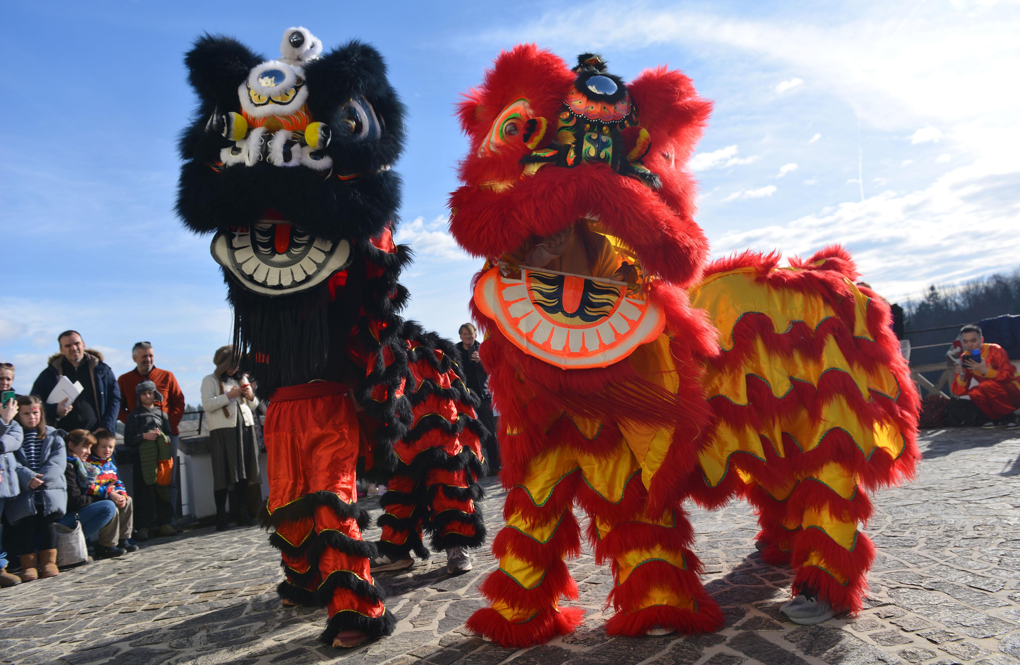 △當?shù)貢r間2024年2月4日，克羅地亞克拉皮納，薩格勒布大學孔子學院舉辦一系列活動，迎接中國農(nóng)歷龍年春節(jié)。