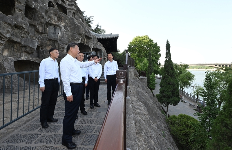 2025年5月19日至20日，中共中央總書記、國家主席、中央軍委主席習近平在河南考察。這是19日下午，習近平在洛陽龍門石窟考察。新華社記者 謝環(huán)馳 攝