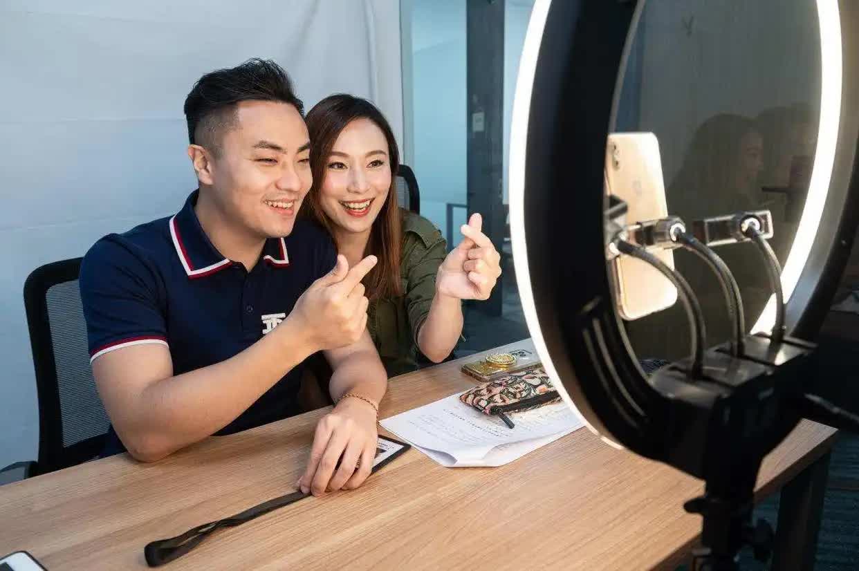 △ 一對在廣州創(chuàng)業(yè)的“港夫廣妻” 。