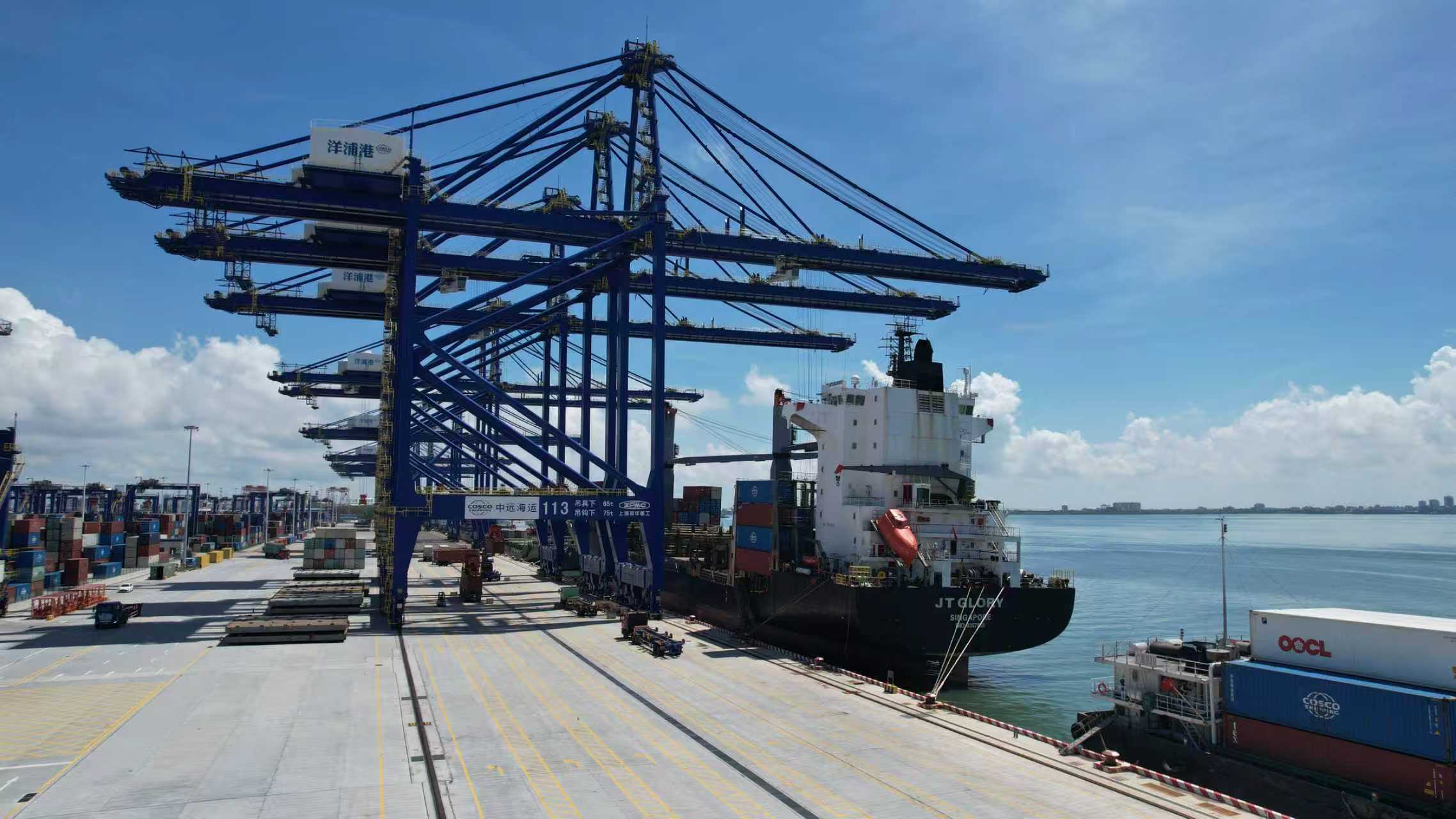 海南洋浦國際集裝箱碼頭。人民網(wǎng)記者 孟凡盛攝