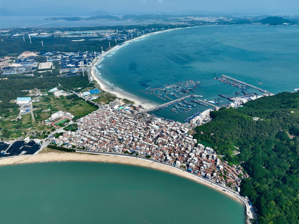 這是2024年10月16日拍攝的福建省漳州市東山縣澳角村（無人機(jī)照片）。新華社記者姜克紅攝