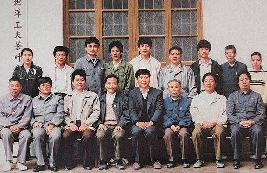 1990年5月，剛調(diào)任福州市委書記的習(xí)近平到寧德交接工作時(shí)，調(diào)研福安市社口鄉(xiāng)坦洋工夫茶葉公司。