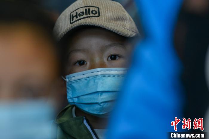 醫(yī)生介紹，孩子們治療后再遵醫(yī)囑服用一段時(shí)間藥物后，便可康復(fù)?！〗w波 攝