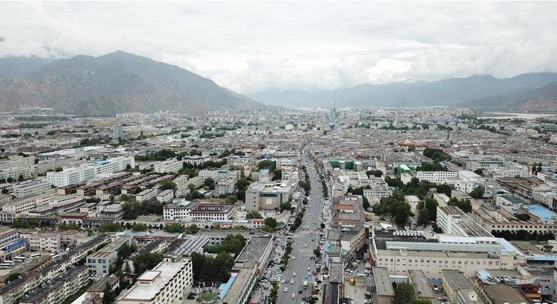 8月10日無人機拍攝的拉薩城市一景。新華社記者 王益亮 攝.jpg
