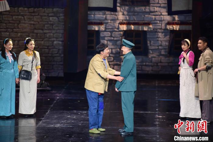 圖為西藏本土話劇《八廓街北院》演出現(xiàn)場?！?攝