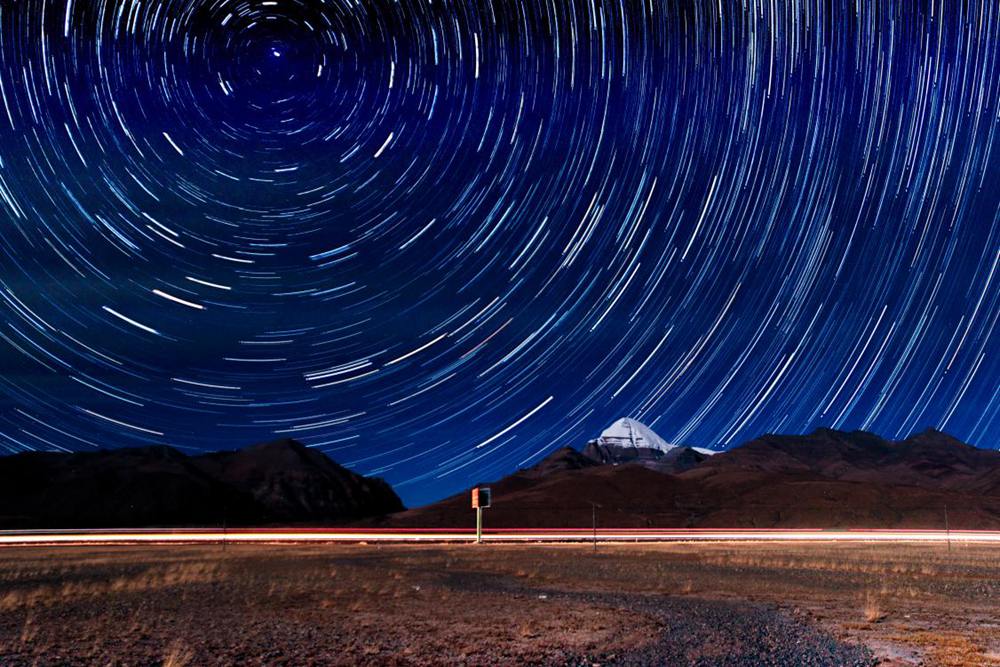 星垂平野闊。貢覺(jué)群培攝