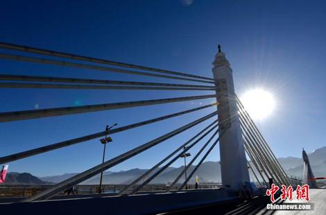 8圖 2013年11月27日納金大橋通車儀式。圖片來源：中新社。.jpg