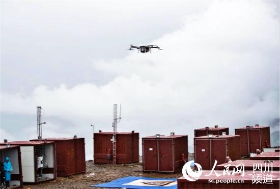 四川甘孜雅江縣引入無人機(jī)運(yùn)輸，拓寬群眾致富增收新渠道。（圖片由雅江縣委宣傳部提供）