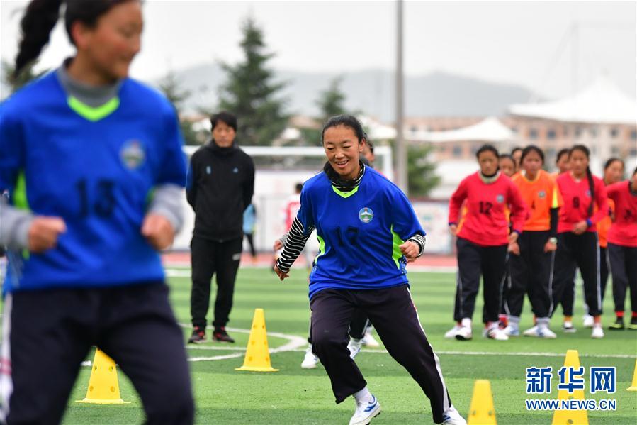 （體育·專題）（14）足球——踢球吧！草原女孩