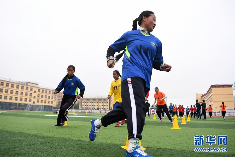 （體育·專題）（13）足球——踢球吧！草原女孩