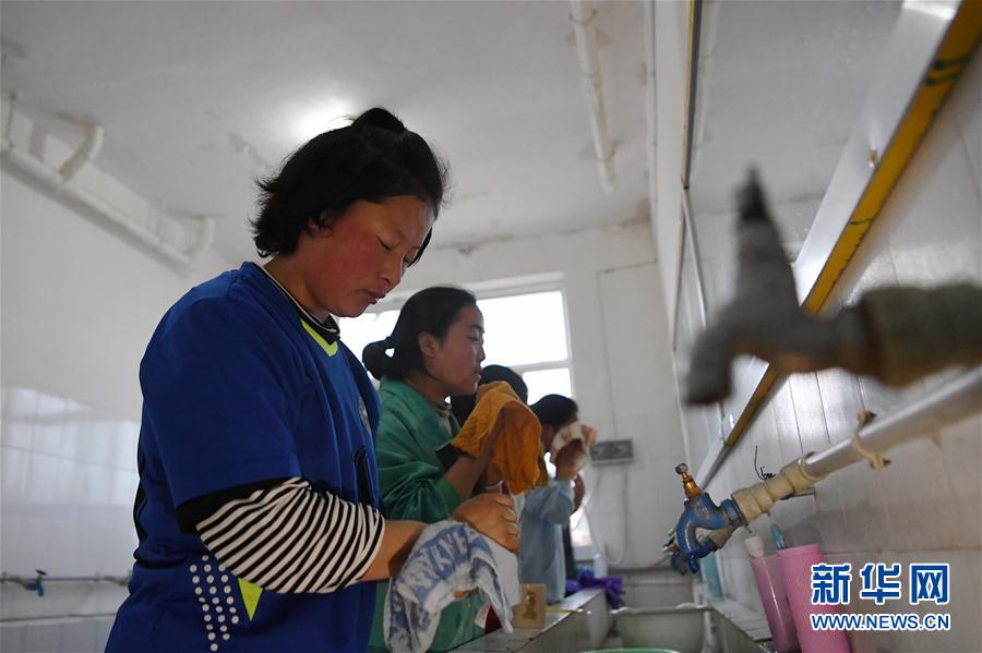 （體育·專題）（25）足球——踢球吧！草原女孩