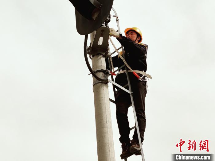 青?！胺蚱迿n”攜手守護“天路”平安