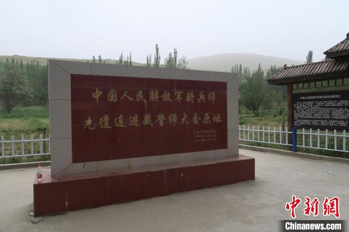 圖為進(jìn)藏先遣英雄連誓師地原址?！畛坛?攝