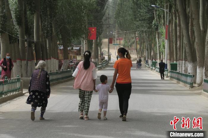 圖為進藏先遣英雄連誓師地原址所在的新疆維吾爾自治區(qū)和田地區(qū)于田縣普魯村現(xiàn)貌?！畛坛?攝