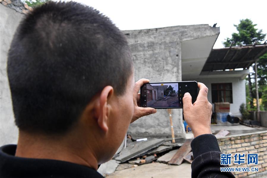 （新華全媒+）（5）千里“挪窩”，踏實(shí)開(kāi)啟新生活