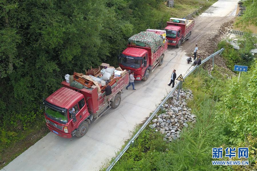 （新華全媒+）（12）千里“挪窩”，踏實(shí)開(kāi)啟新生活