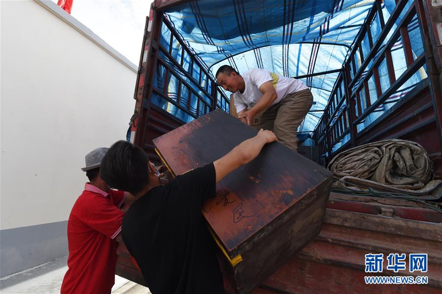 （新華全媒+）（26）千里“挪窩”，踏實(shí)開(kāi)啟新生活