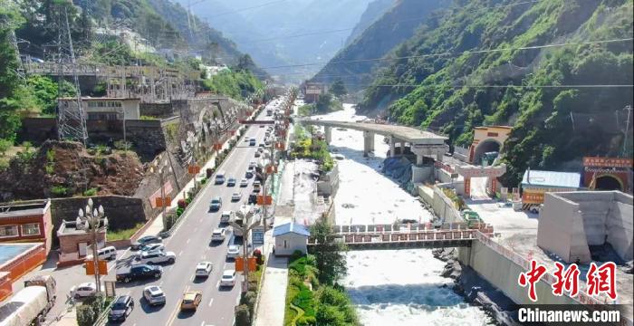 郭達山隧道進口實況?！】蛋蛡髅焦﹫D