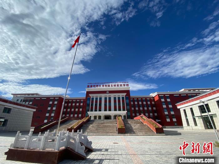 瀾滄江畔開出“教育格?；ā保含F(xiàn)代教育和生態(tài)教育并重