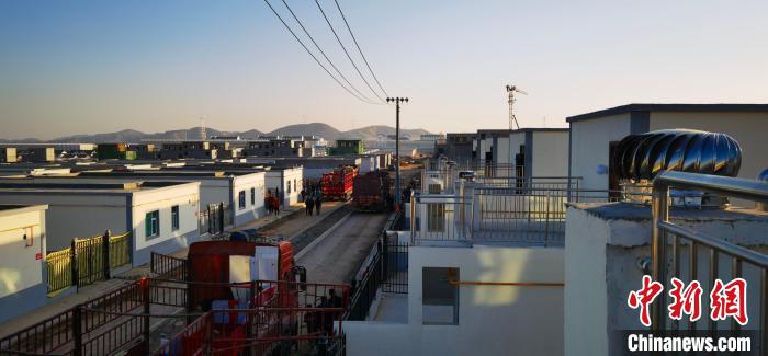 圖為蘭州新區(qū)移民安置區(qū)?！∥航ㄜ?攝